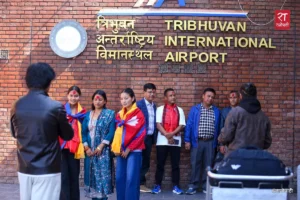 दसैँको दोस्रो दिन पनि रोकिएन बिदेसिने युवाको लर्को